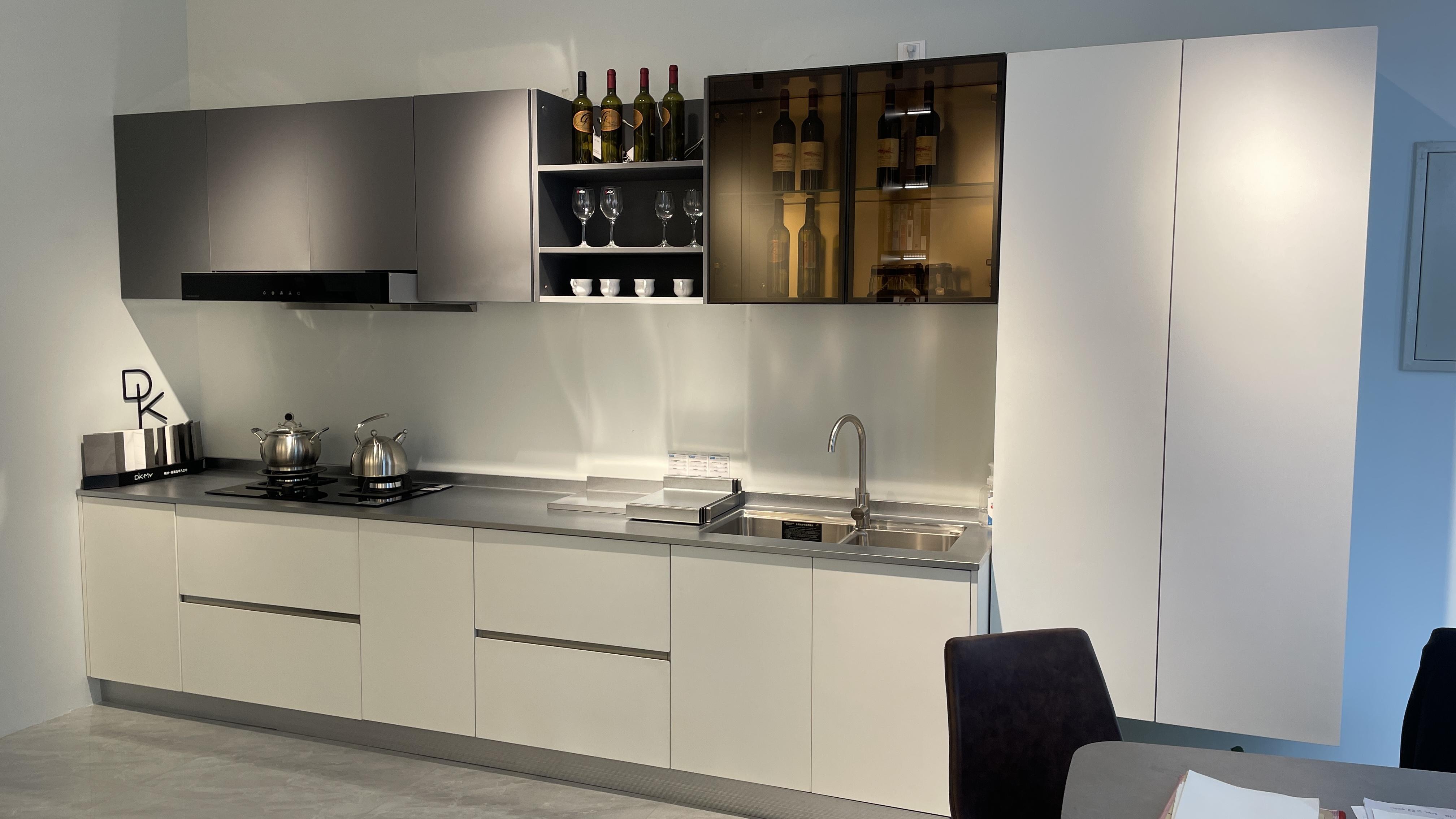 高耐德不锈钢橱柜 的想法: 不锈钢整体橱柜怎么样呢? br