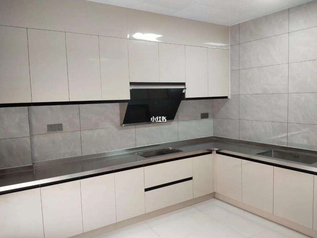 不锈钢整体橱柜 上下同色极简风的设计魅力